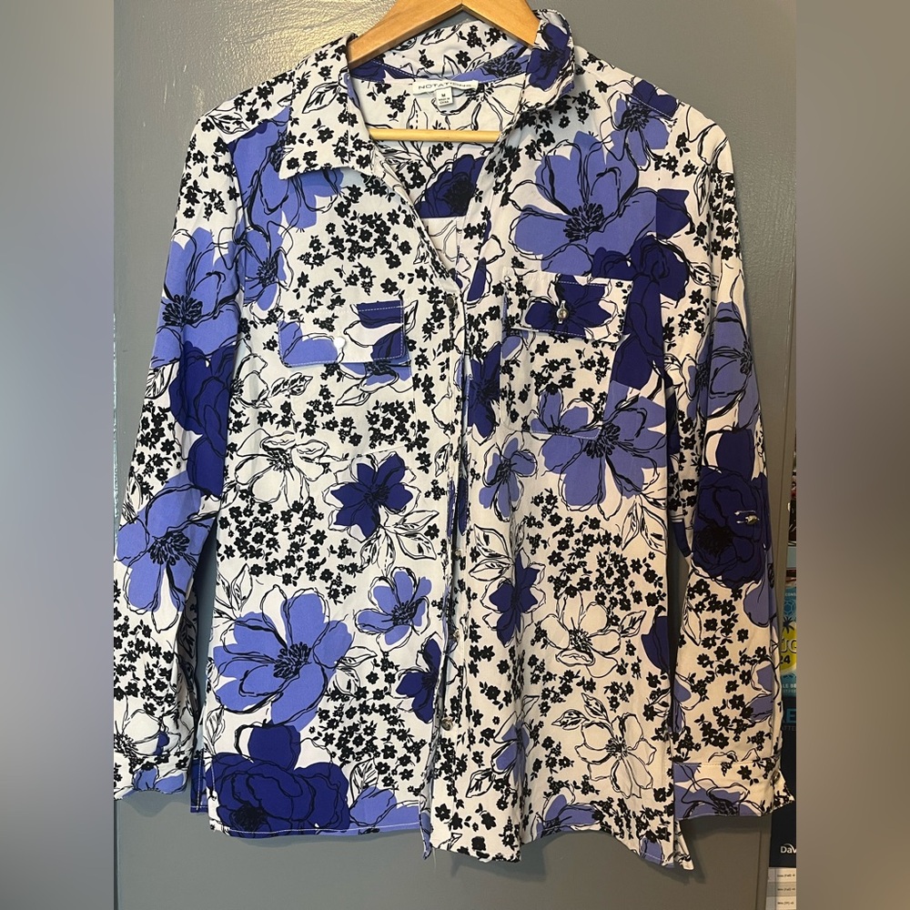 Women’s Notations Floral Button Up Top Size Medium